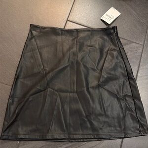 Good American - mini skirt - new with tags! Size 0